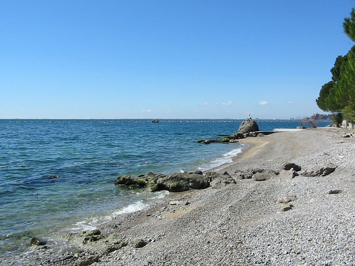 Fotografija Spiaggia delle Ginestre delno hotelsko območje