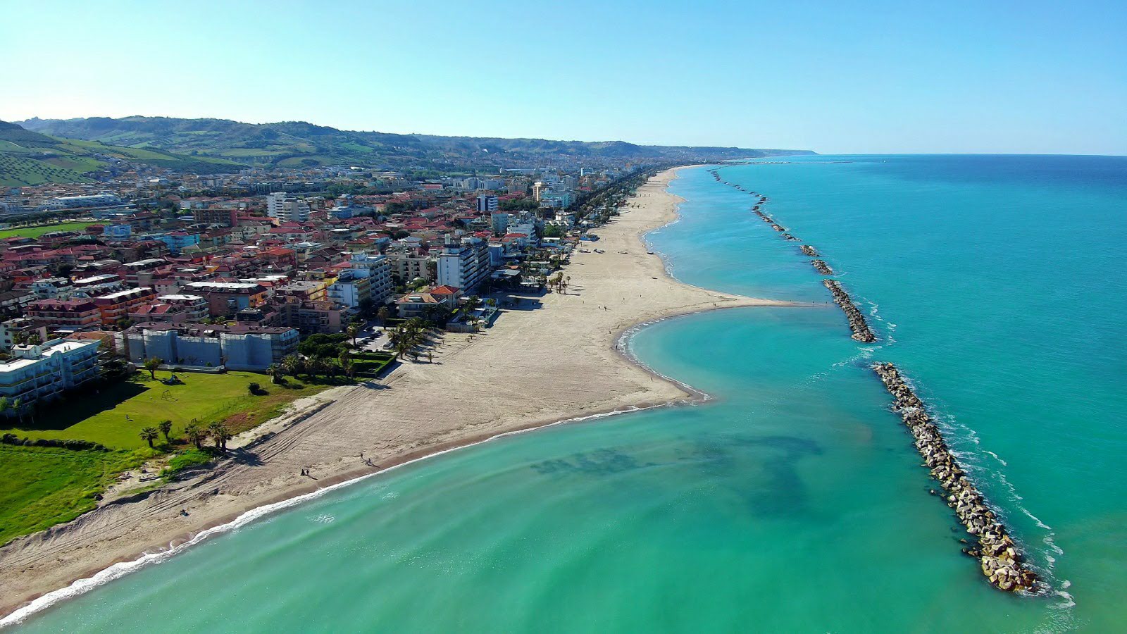 Spiaggia Campo Europa'in fotoğrafı plaj tatil beldesi alanı