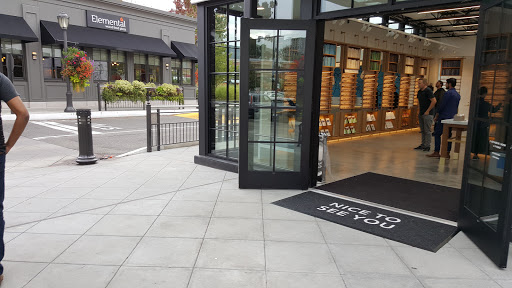 Computer Store «Apple University Village», reviews and photos, 2656 NE University Village St, Seattle, WA 98105, USA