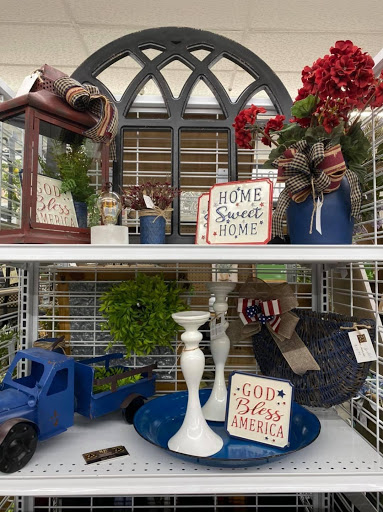 Outlet Mall «Finders Keepers Traders Outlet Mall», reviews and photos, 740-784 Chelsa Dr, Madisonville, KY 42431, USA