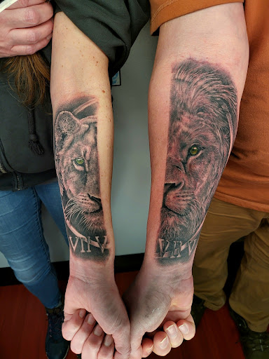 Tattoo Shop «Red Tree Tattoo Gallery», reviews and photos, 1002 N 4th St, Columbus, OH 43201, USA