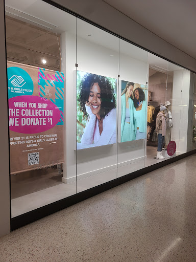 Clothing Store «Forever 21», reviews and photos, 4164 N Harlem Ave, Norridge, IL 60706, USA