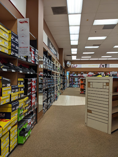 Shoe Store «Famous Footwear», reviews and photos, 3389 E Foothill Blvd, Pasadena, CA 91107, USA