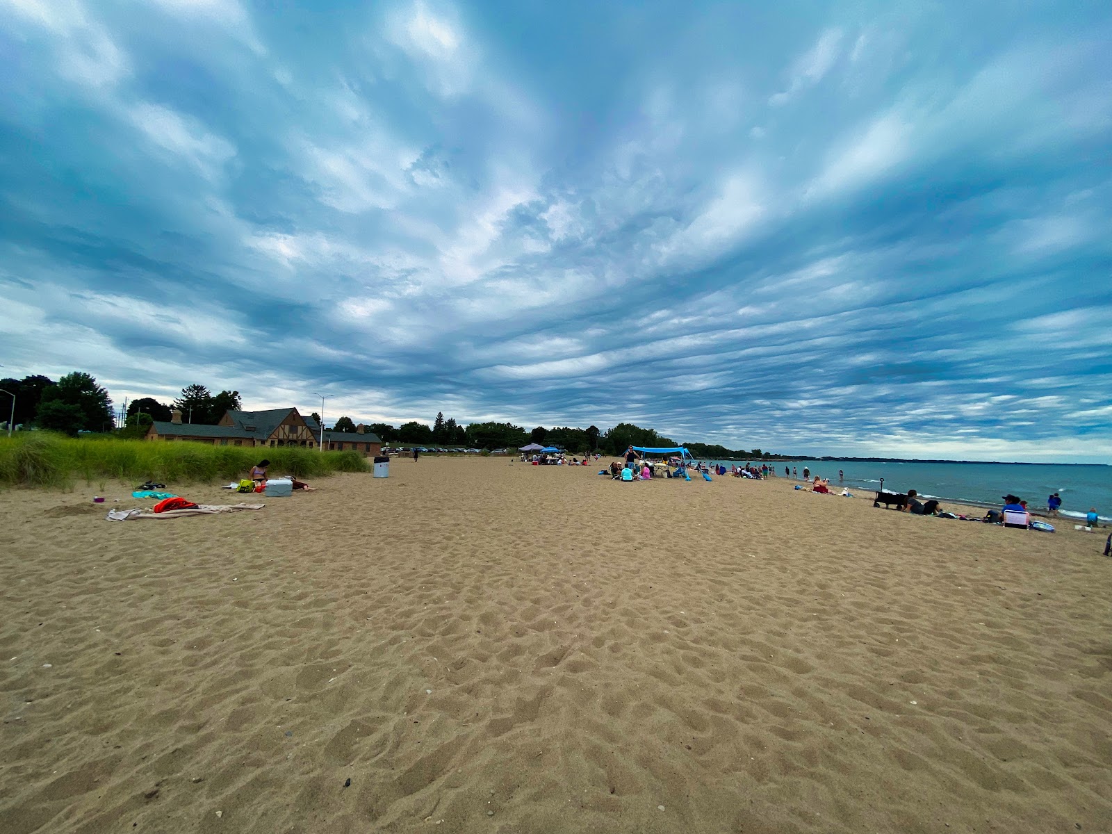 Fotografie cu Simmons Island Beach - locul popular printre cunoscătorii de relaxare