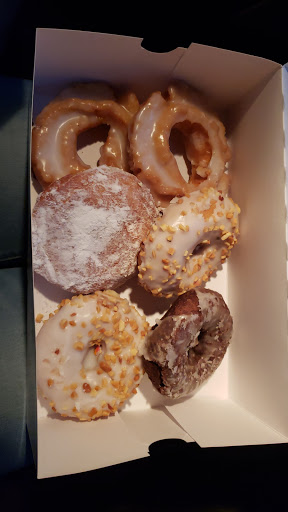 Donut Shop «Donut Land», reviews and photos, 19350 SW Boones Ferry Rd, Tualatin, OR 97062, USA