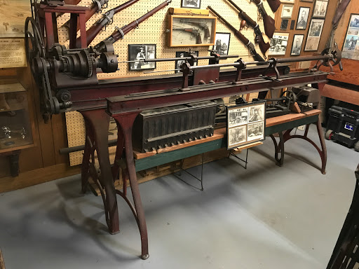 Gun Shop «A. W. Peterson Gun Shop», reviews and photos, 4255 W Old US Hwy 441, Mt Dora, FL 32757, USA