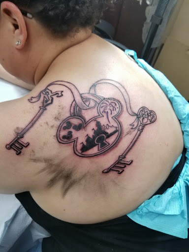 Tattoo Shop «The Gilded Lily Tattoos», reviews and photos, 2429 Mission St C, Santa Cruz, CA 95060, USA