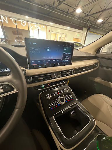 Lincoln Mercury Dealer «White Plains Lincoln», reviews and photos, 25 West Post Road, White Plains, NY 10606, USA