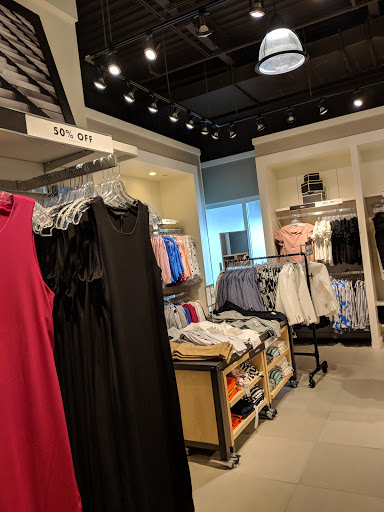 Clothing Store «Banana Republic Factory Store», reviews and photos, 422 86th St, Brooklyn, NY 11209, USA