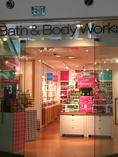 Bath & Body Works, 200 E Pratt St, Baltimore, MD 21202, USA, 
