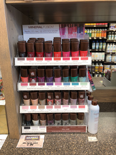 Grocery Store «Fresh Thyme Farmers Market - Milwaukee», reviews and photos, 470 E Pleasant St, Milwaukee, WI 53202, USA