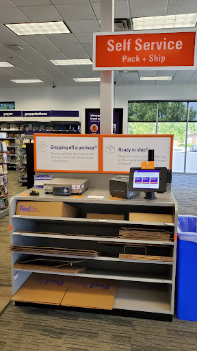 Print Shop «FedEx Office Print & Ship Center», reviews and photos, 207 Stones River Mall Blvd c, Murfreesboro, TN 37129, USA