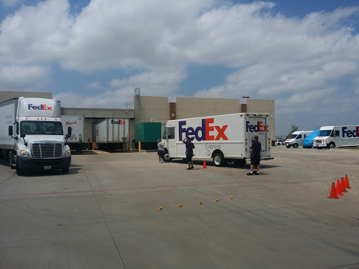 Shipping and Mailing Service «FedEx Ship Center», reviews and photos, 5000 Hanson Dr, Irving, TX 75038, USA