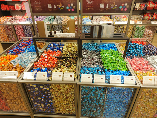 Chocolate Shop «Lindt Factory Outlet (Wrentham Village)», reviews and photos, 1 Outlet Blvd, Wrentham, MA 02093, USA