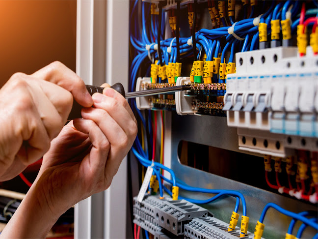 Steve Smith Electrical Contractors - Electrician Ipswich - Electrician