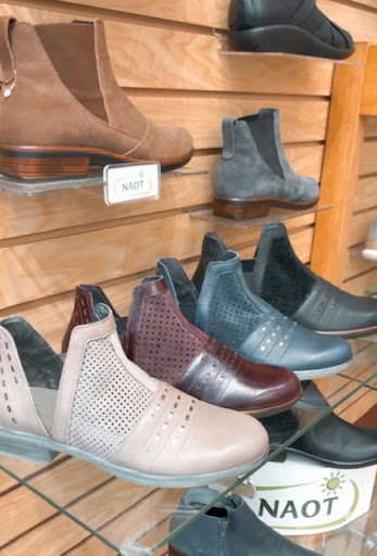 Shoe Store «Mar-Lou Shoes», reviews and photos, 5471 Mayfield Rd, Lyndhurst, OH 44124, USA