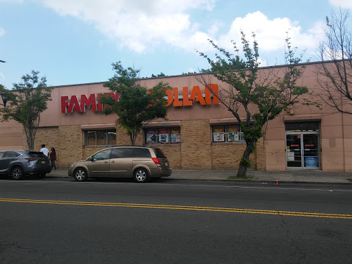 FAMILY DOLLAR, 976 Bergen St, Newark, NJ 07112, USA, 