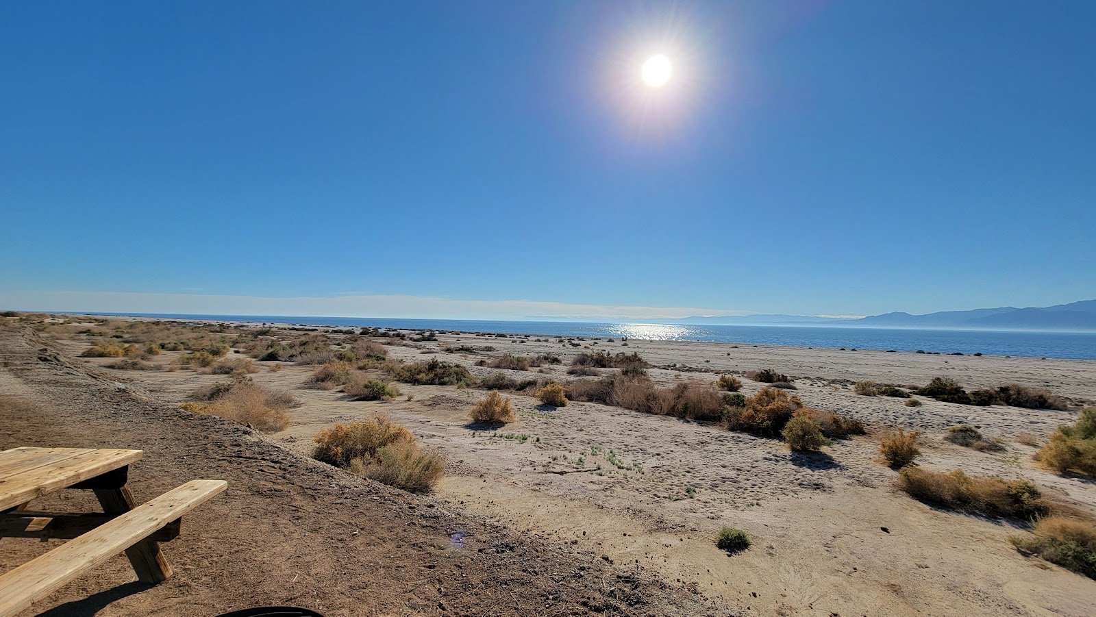 Fotografija Corvina Beach z svetel pesek površino