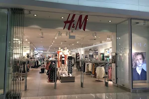 H & M Clearwater Mall image