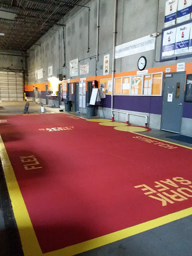 Shipping and Mailing Service «FedEx Ship Center», reviews and photos, 500 N Commerce St, Aurora, IL 60504, USA