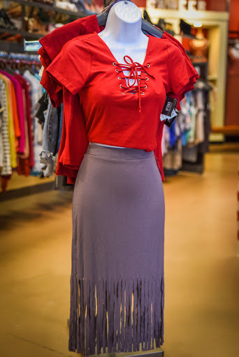 Clothing Store «Uptown Cheapskate», reviews and photos, 500 E Round Grove Rd #131, Lewisville, TX 75067, USA