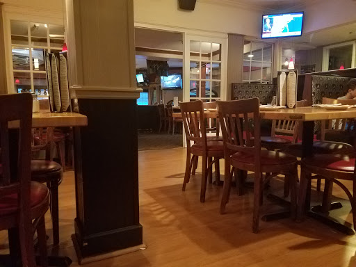 American Restaurant «Bulldog Grille», reviews and photos, 292 Merrick Rd, Amityville, NY 11701, USA