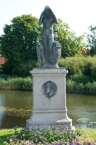 Jakob A Riis statue