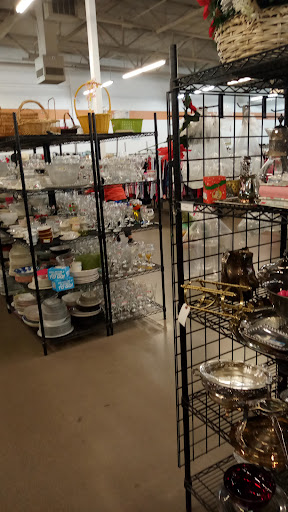 Thrift Store «Thunderbird & Scottsdale Goodwill Retail Store & Donation Center», reviews and photos, 14202 N Scottsdale Rd, Scottsdale, AZ 85254, USA