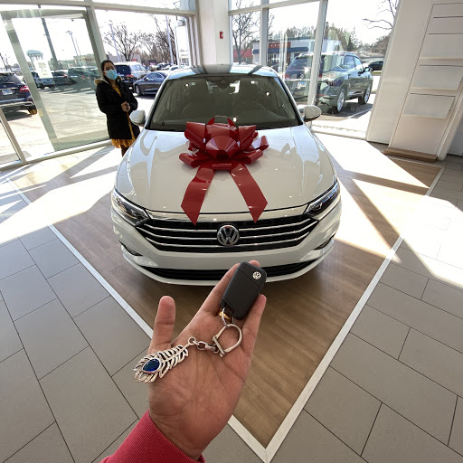 Volkswagen Dealer «Pugi Volkswagen», reviews and photos, 2020 Ogden Ave, Downers Grove, IL 60515, USA