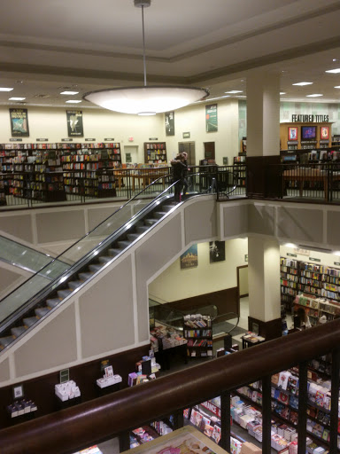 Book Store «Barnes & Noble Booksellers Crocker Park», reviews and photos, 198 Crocker Park Blvd, Westlake, OH 44145, USA
