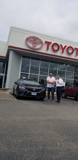 Toyota Dealer «Oakbrook Toyota», reviews and photos, 550 E Ogden Ave, Westmont, IL 60559, USA