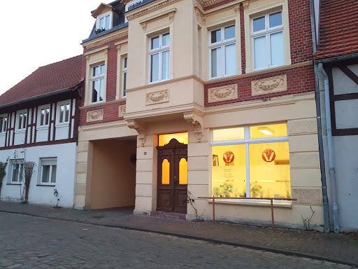 Tierarzt Ralph Goedecke unter Kalbe, 