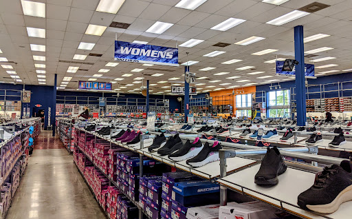 SKECHERS Warehouse Outlet Miami