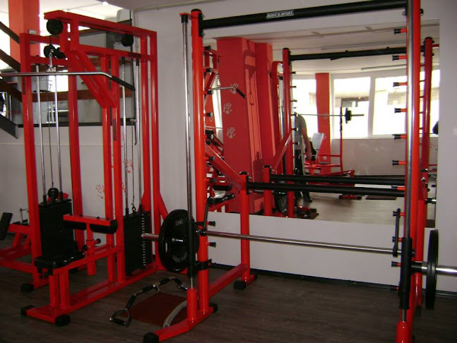 Фитнес Олимпия | Тренировка в Ямбол | Свободни тежести | Кардио | Протеинов бар | Лицензирани инструктори - Фитнес зала