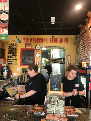 Italian Restaurant «The Garlic Knot», reviews and photos, 5073 N Dixie Hwy, Oakland Park, FL 33334, USA