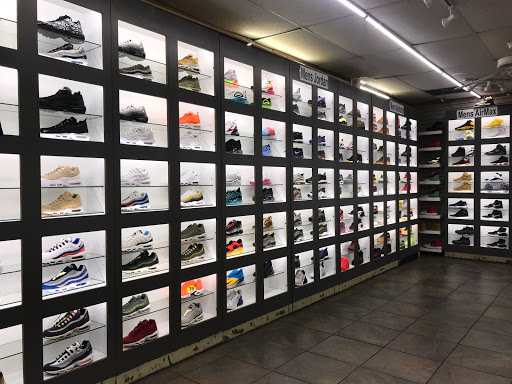 Shoe Store «Outlet Shoes & Rugs», reviews and photos, 221 E Ledbetter Dr, Dallas, TX 75216, USA