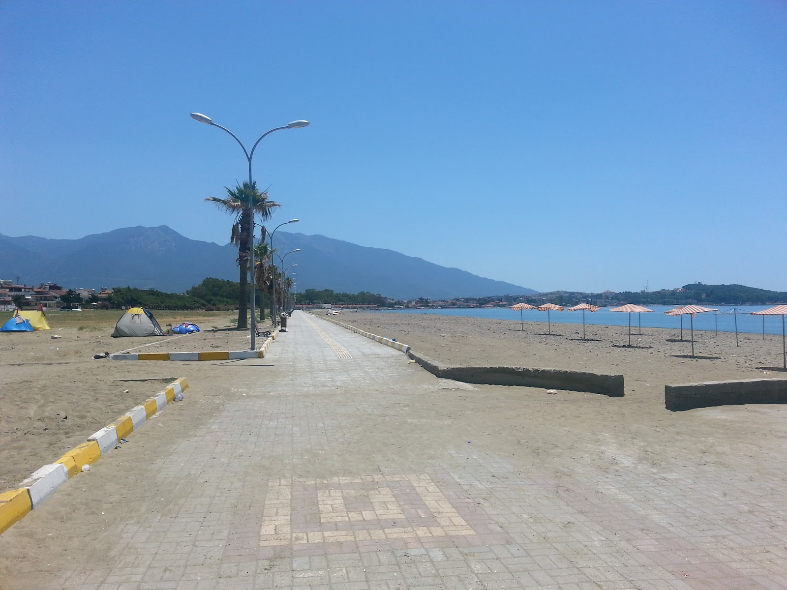 Foto von Gozculer beach und die siedlung