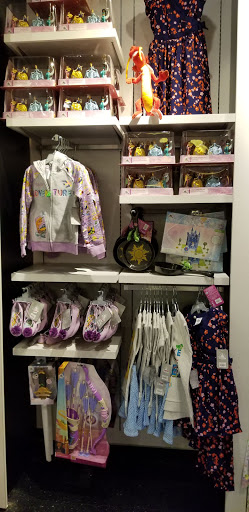 Toy Store «Disney Store», reviews and photos, 400 Premium Outlets Dr, Monroe, OH 45050, USA