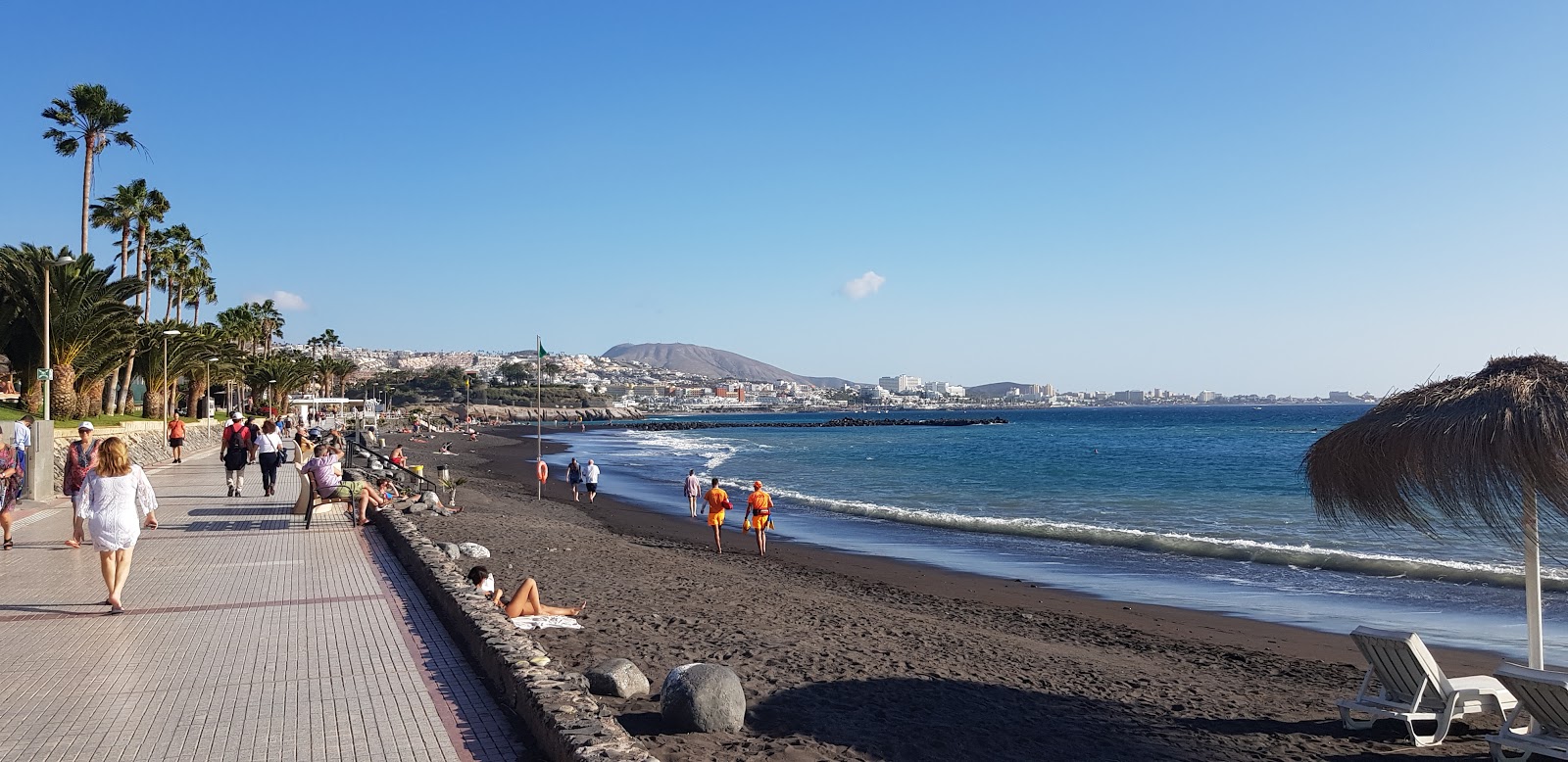 Fotografie cu Playa El Beril cu o suprafață de apă pură albastră