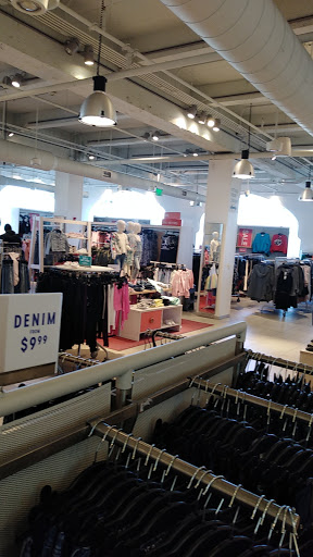 Clothing Store «H&M», reviews and photos, 2 S 69th St, Upper Darby, PA 19082, USA