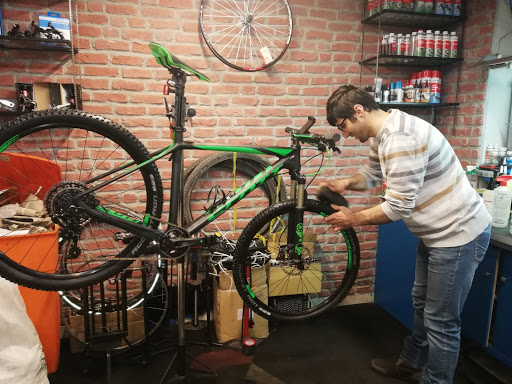 Bicycle shops and workshops in Istanbul