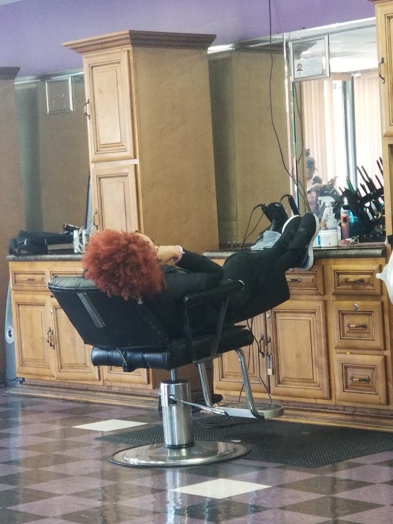 Frosting's Hair Salon 35228