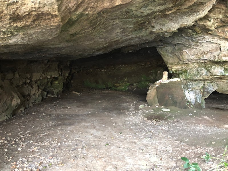 日蓮洞穴