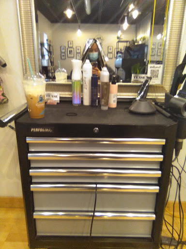 Hair Salon «Tease Salon», reviews and photos, 696 7th St W, St Paul, MN 55102, USA