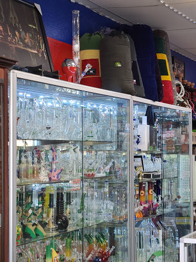Tobacco Shop «JAY JAY SMOKE & GIFT SHOP», reviews and photos, 7705 Atlantic Ave c, Cudahy, CA 90201, USA