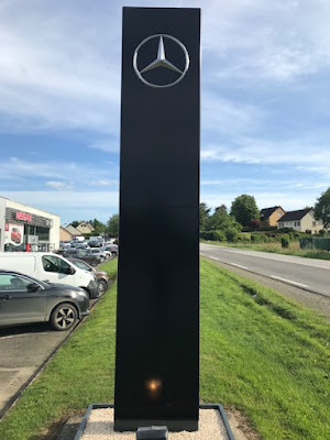 Mercedes-benz à La Chapelle-au-Moine