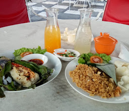 Tongkrongan Tepi Sungai photo