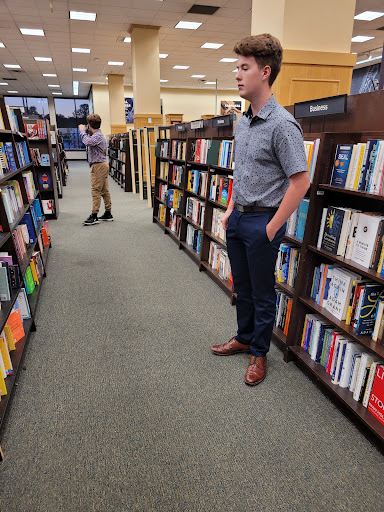Book Store «Barnes and Noble», reviews and photos, 2500 N Mayfair Rd, Milwaukee, WI 53226, USA