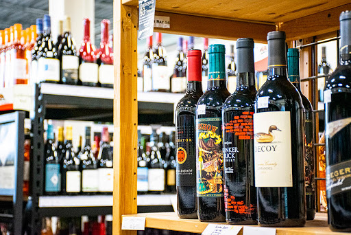 Liquor Store «Shoregate Beverage & Liquor», reviews and photos, 30498 Lakeshore Blvd, Willowick, OH 44095, USA