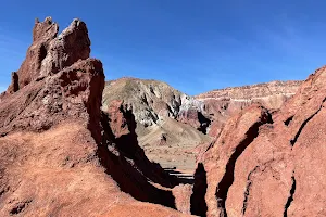 Valle del Arcoiris image